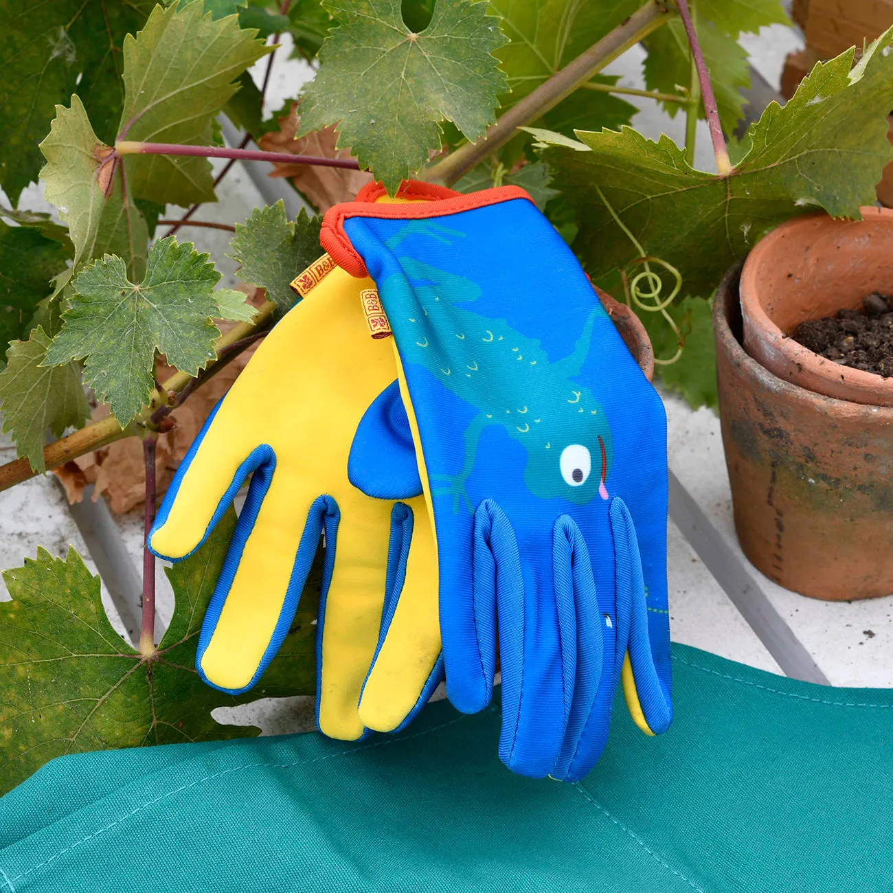 Children's Frog Gardening Gloves - National Trust