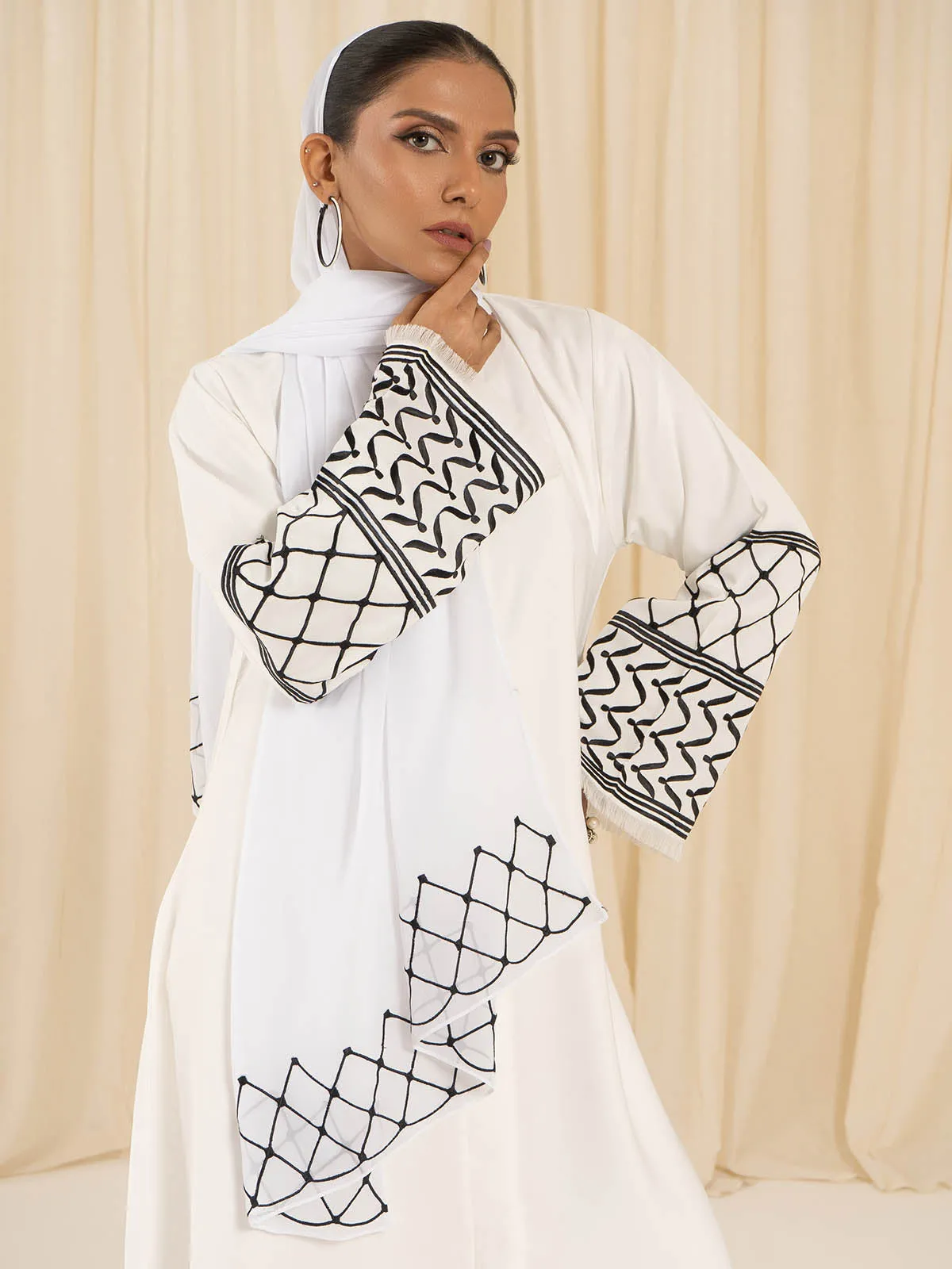 Keffiyeh Pearl Abaya