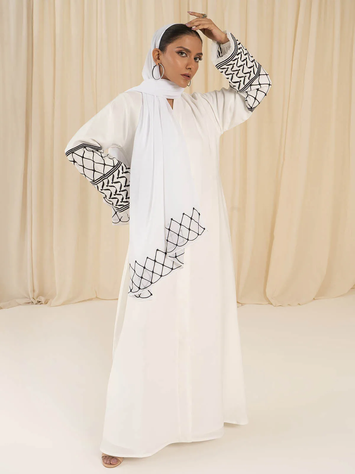 Keffiyeh Pearl Abaya