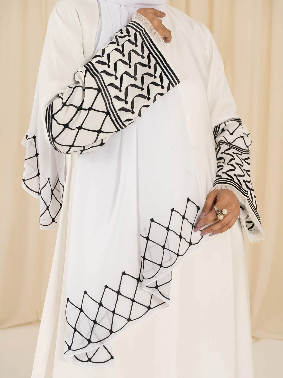 Keffiyeh Pearl Abaya