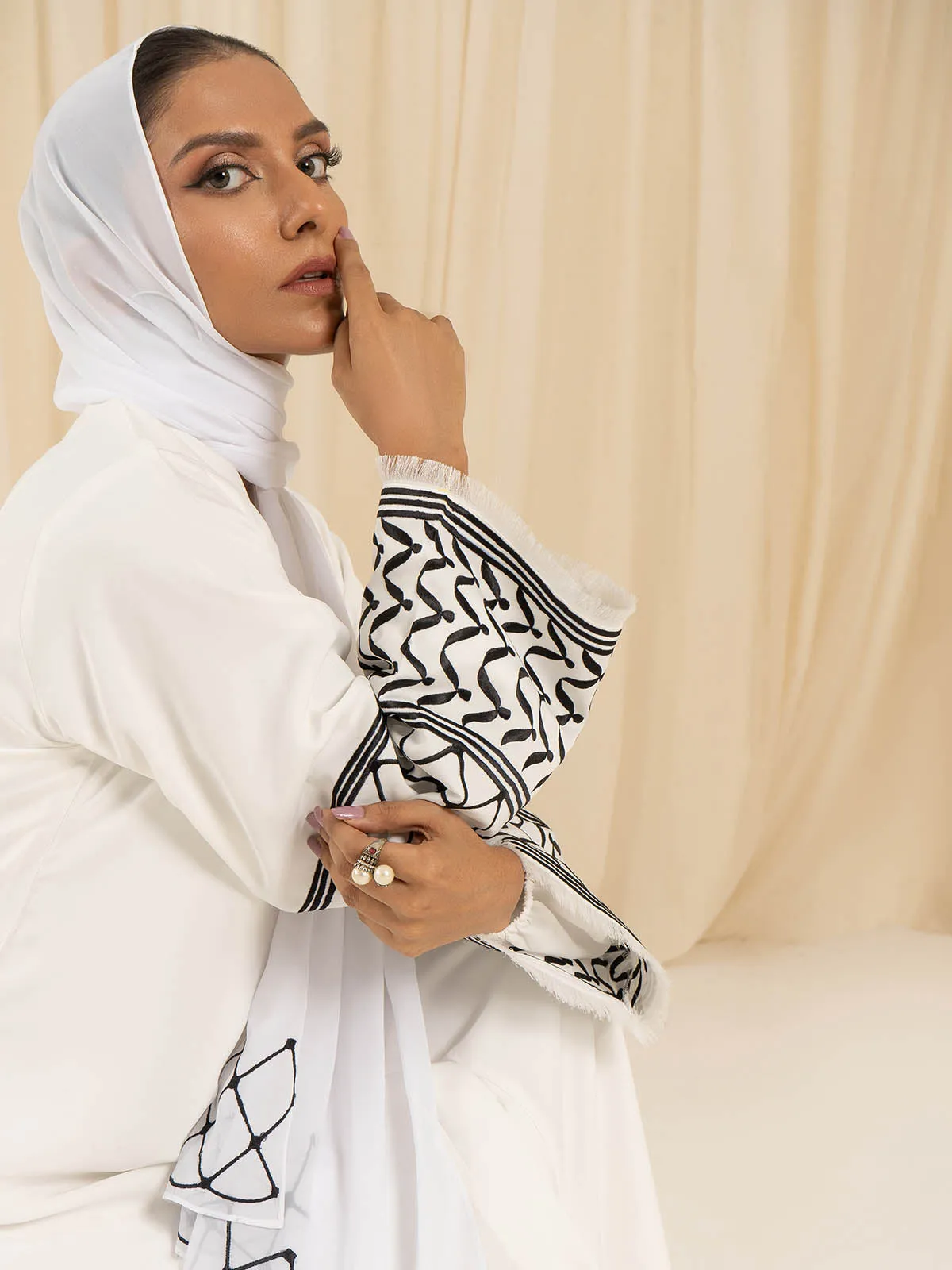 Keffiyeh Pearl Abaya