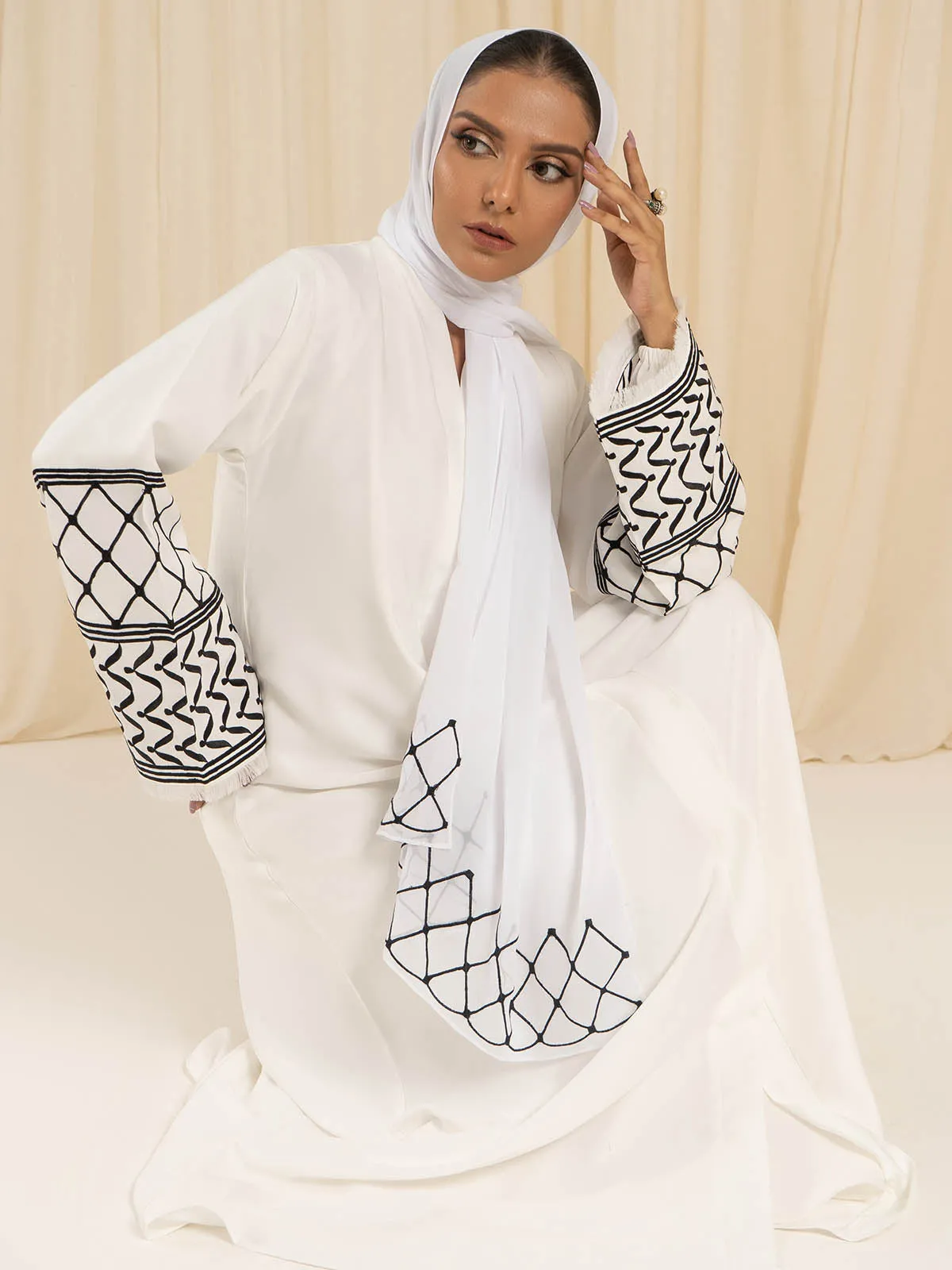 Keffiyeh Pearl Abaya