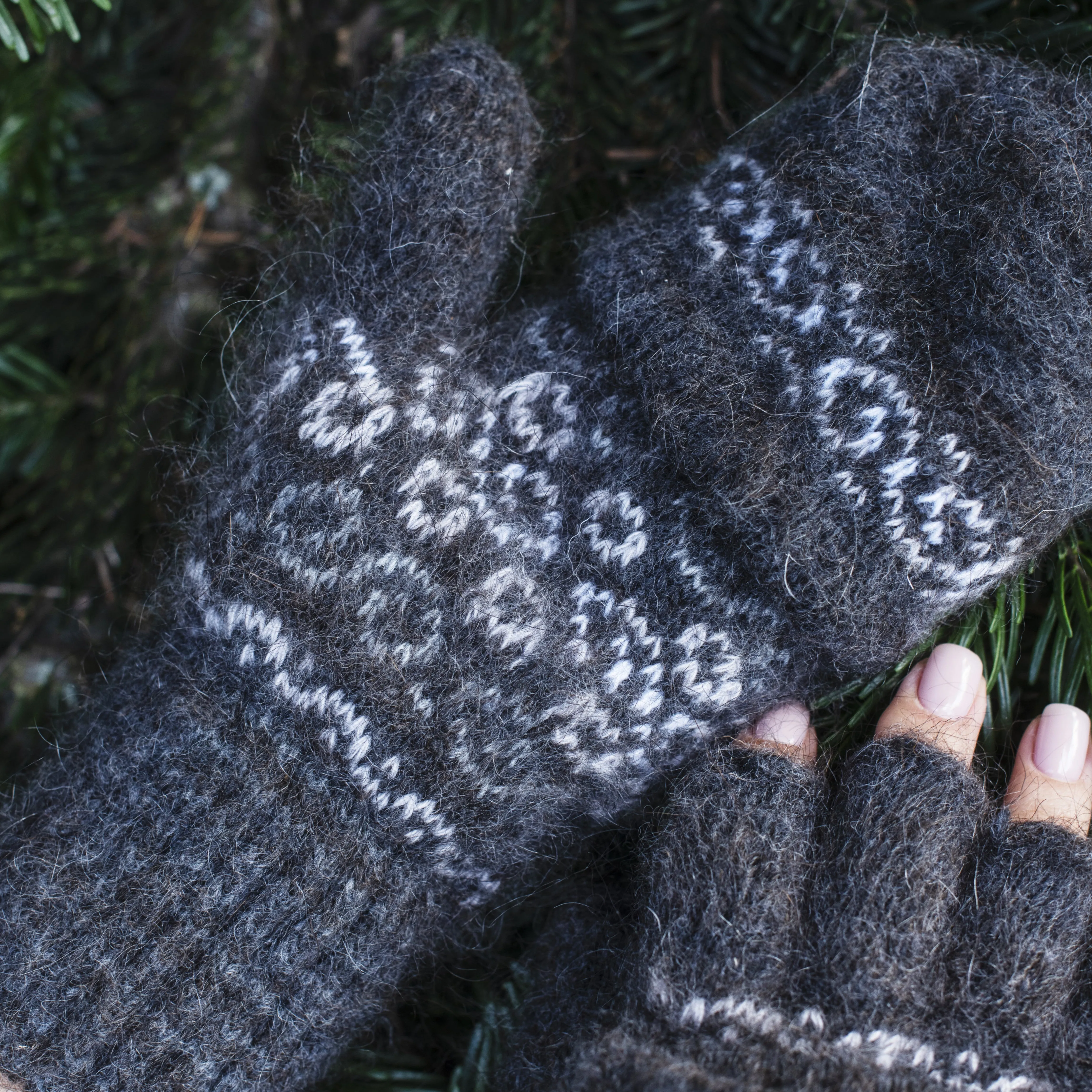 Women's Snow Flower Goat Wool Mitten Gloves